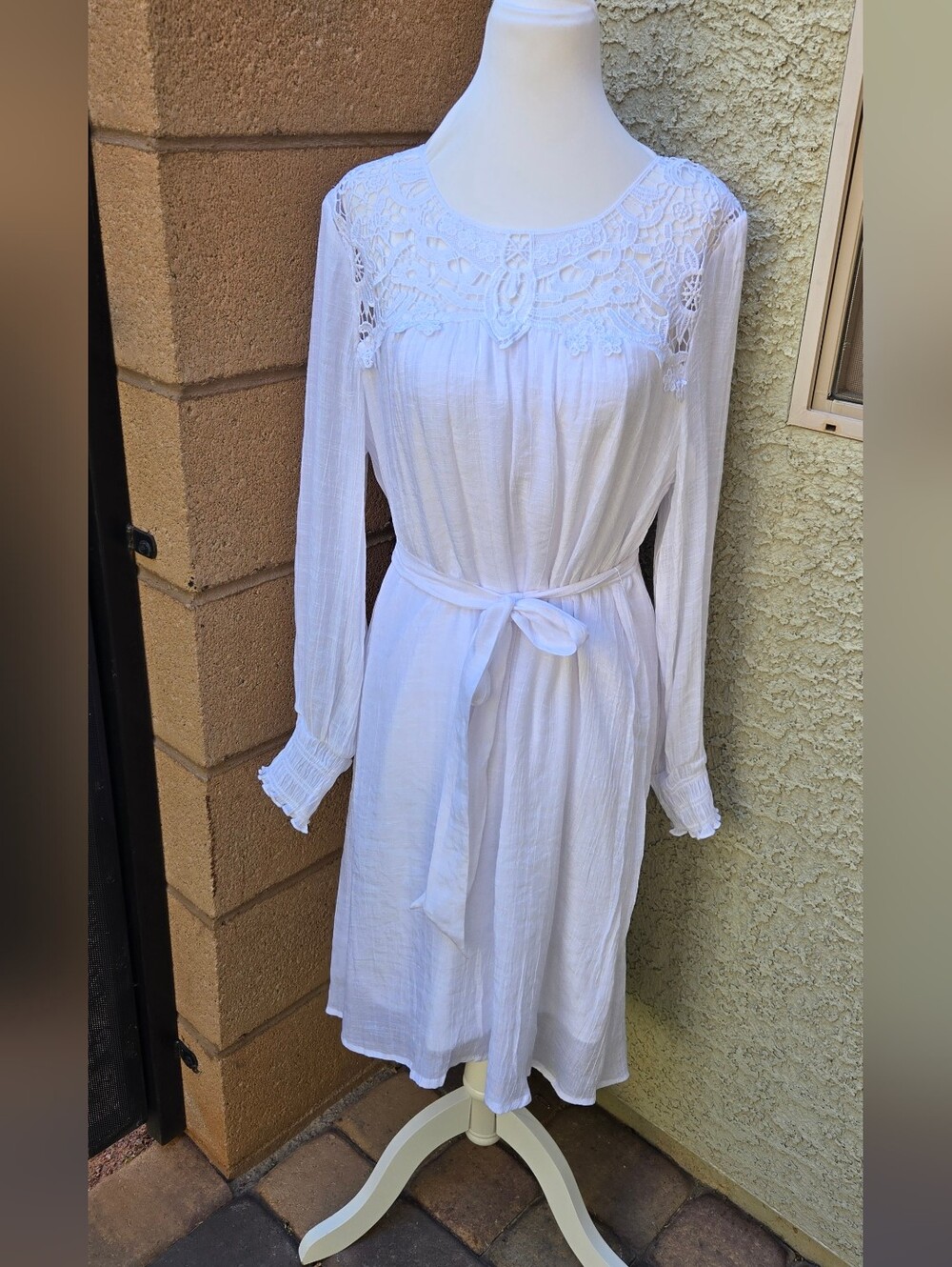 Figueroa & Flower Women's White Lace Yoke Long Sleeve Dress